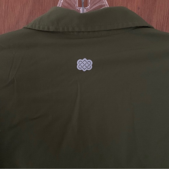 Women’s M SHERPA ADVENTURE GEAR Olive Green Long Sleeve Tab Up Button Shirt EXC - Picture 11 of 16